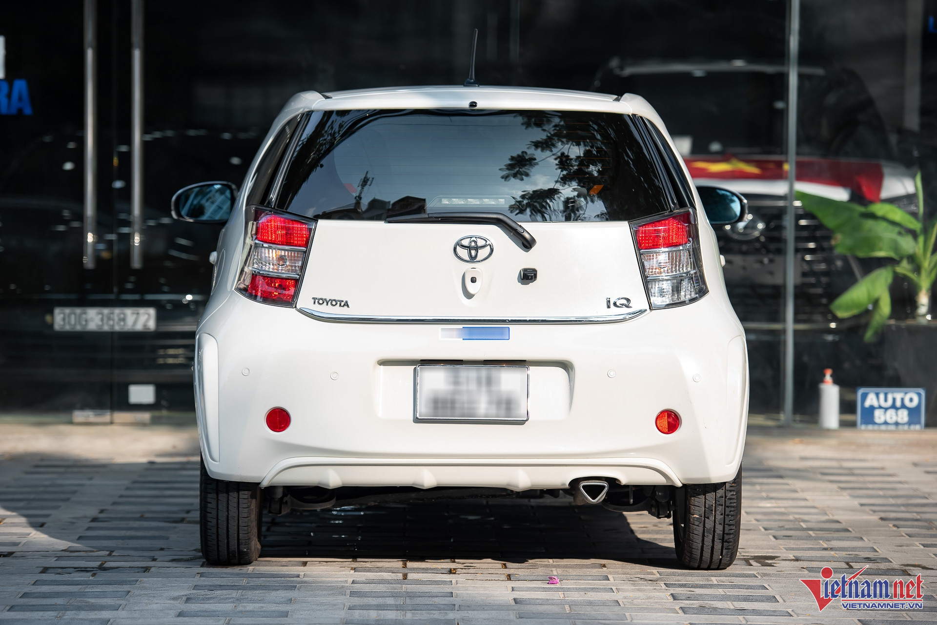 W-toyota iq 16.JPG.jpg