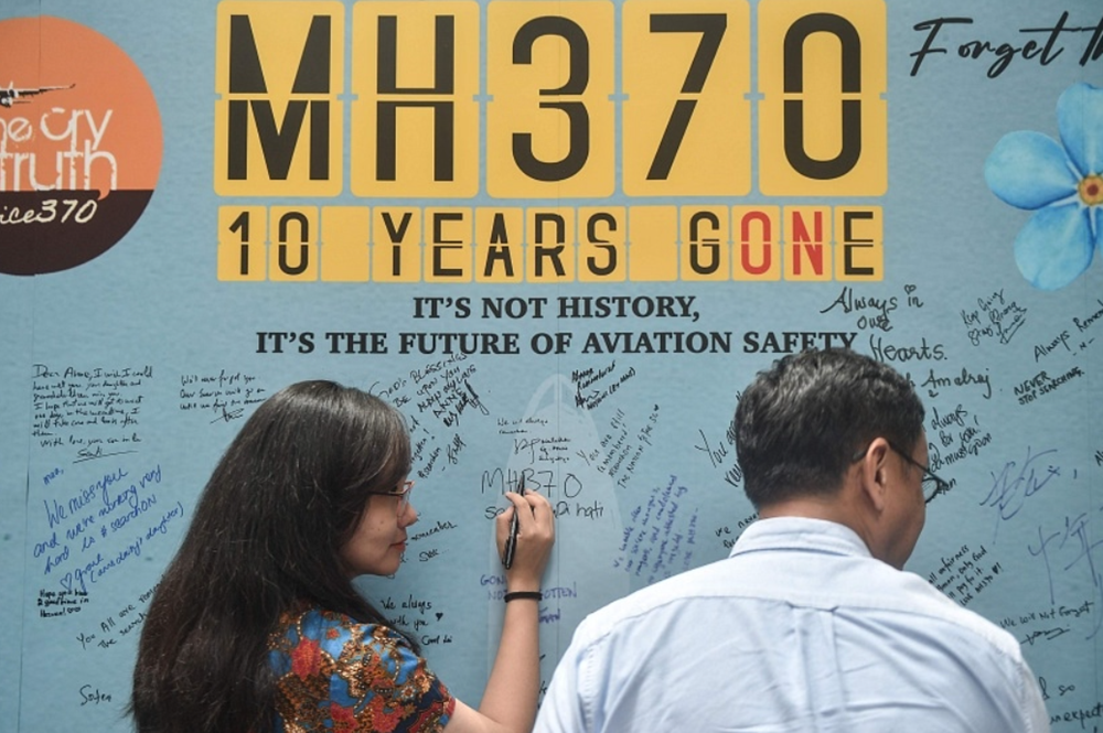 Phát hiện manh mối mới, Malaysia sắp khởi động cuộc tìm kiếm máy bay mất tích MH370 sau 10 năm? - ảnh 2