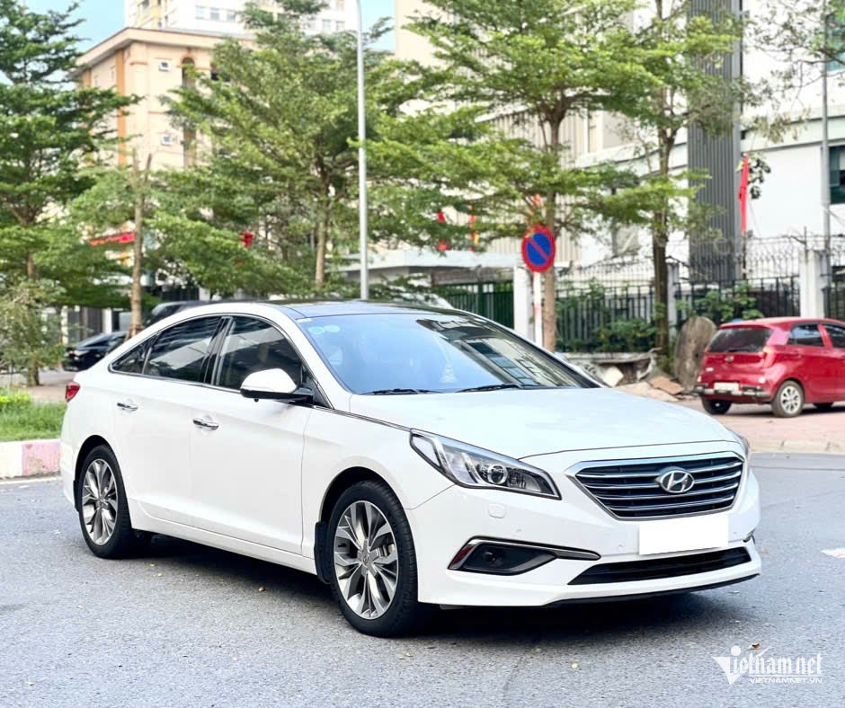 W-Hyundai Sonata 2015.jpg