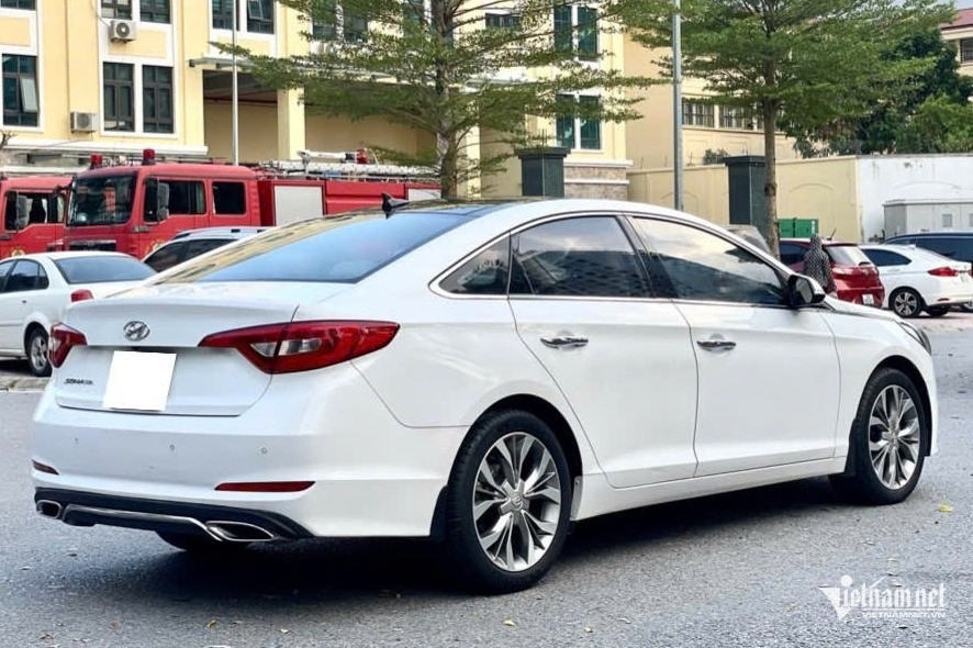 W-Hyundai Sonata 2015.jpg