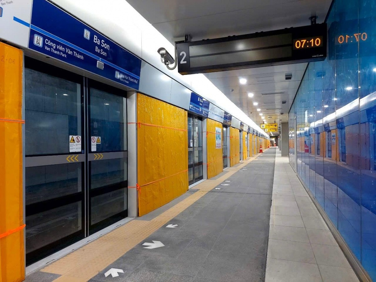 Diện mạo nhà ga metro siêu hiện đại vừa được bàn giao: Đặt dưới xưởng đóng tàu lớn nhất Đông Dương, thông với 5 tầng hầm toà nhà cao thứ 3 TP giàu nhấ