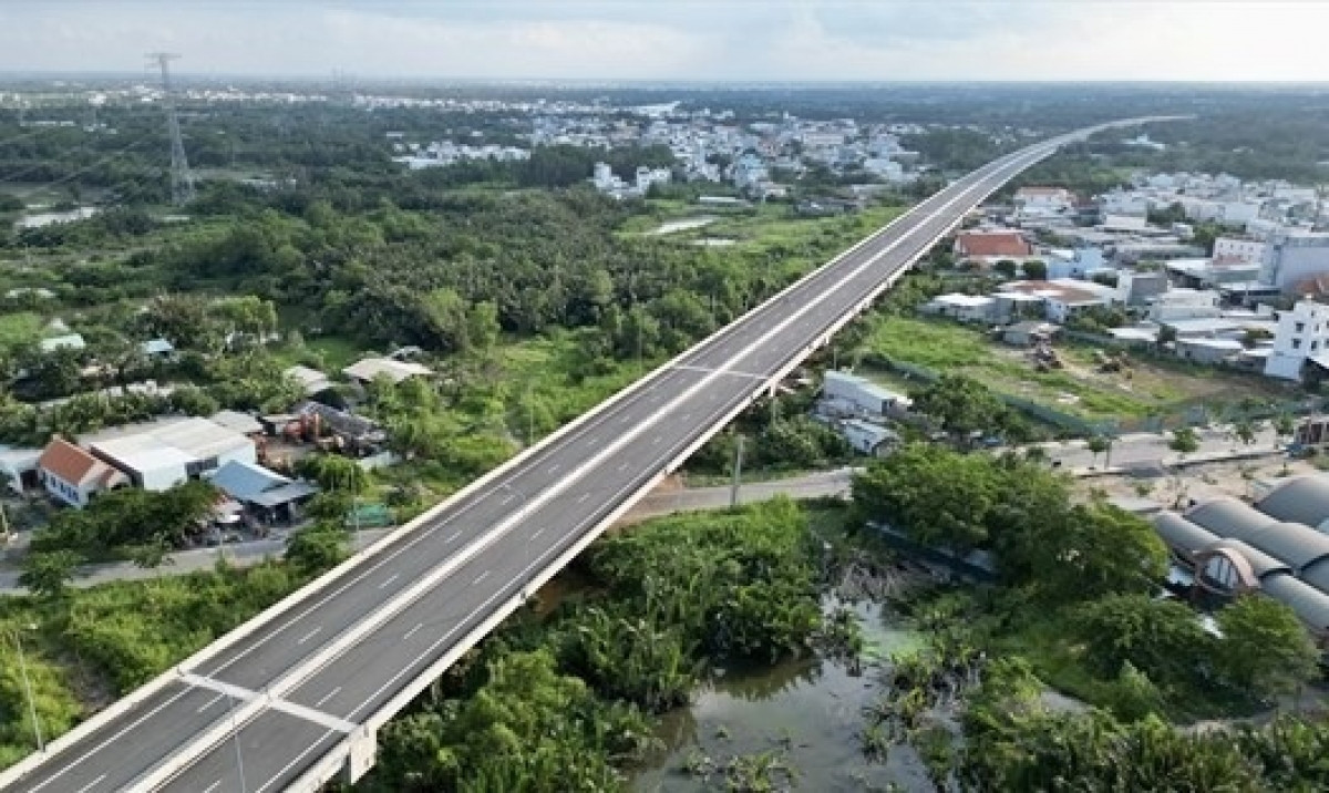 Cầu mới trên đường Lê Văn Lương (TP. HCM) sắp hoàn thành, thay thế cây cầu ‘già’ 50 năm tuổi ọp ẹp rung lắc