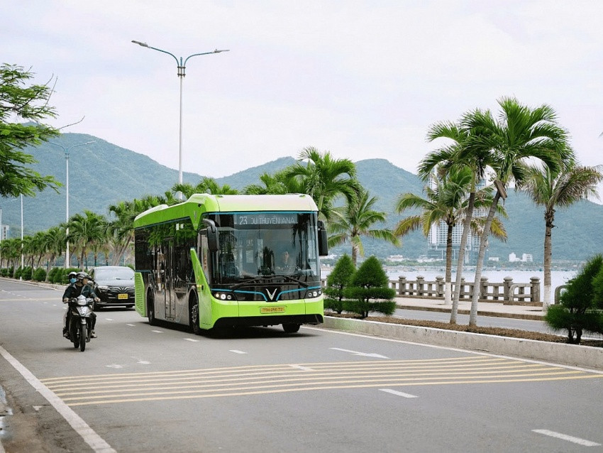 Vinbus của tỷ phú Phạm Nhật Vượng lần đầu tiên ra mắt tuyến buýt điện tại Nha Trang