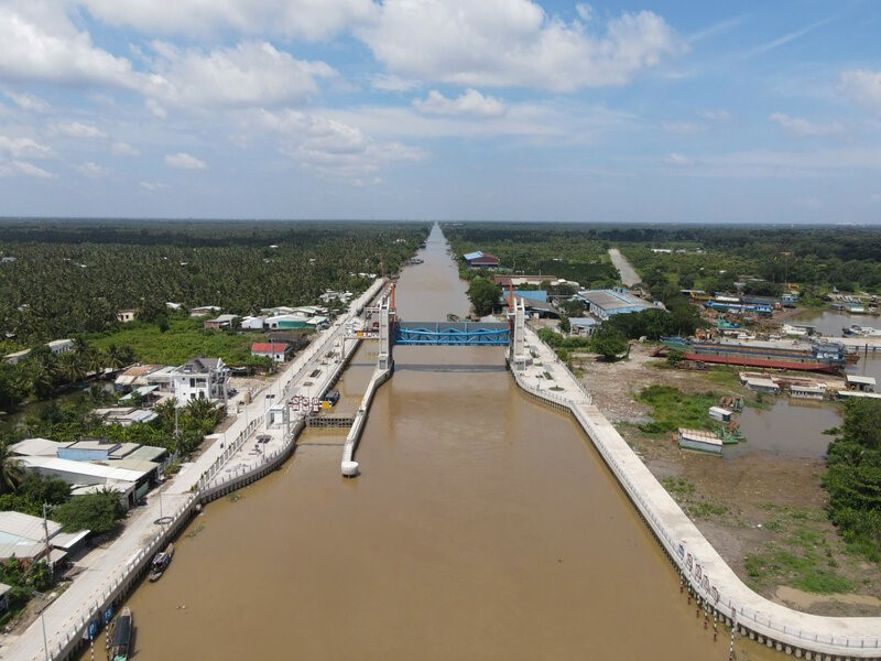 Cống ngăn mặn hơn 500 tỷ đồng lớn thứ hai miền Tây, sớm phát huy hiệu quả ngay từ khi chưa hoàn thành - ảnh 1