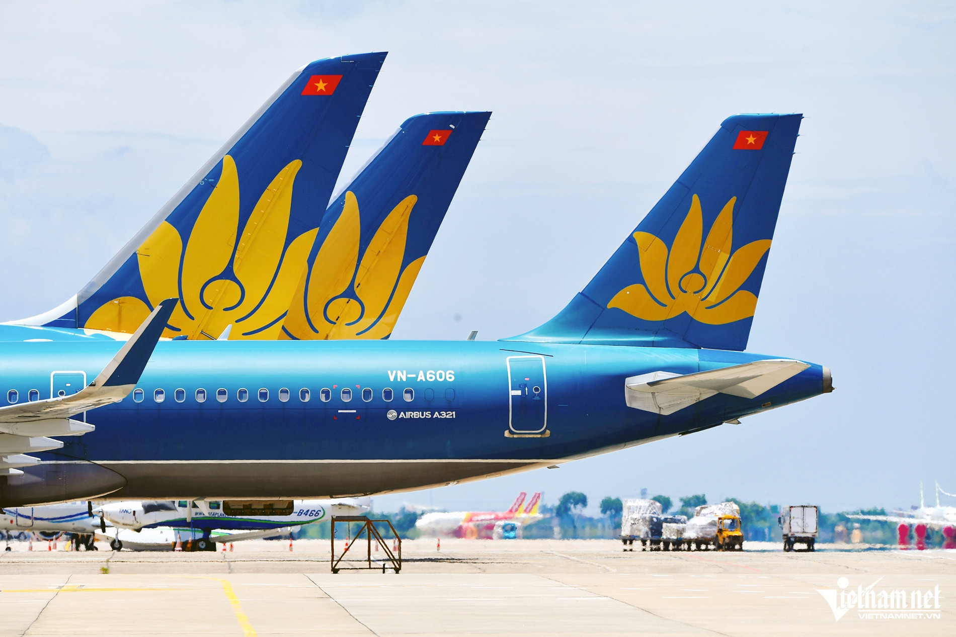 W-vietnam airlines.jpg