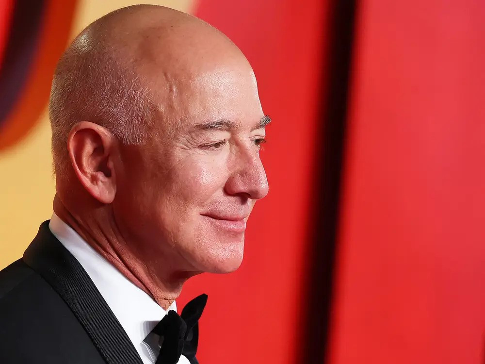 Nhờ ông Trump, tài sản tỷ phú Jeff Bezos phá đỉnh lịch sử - ảnh 1