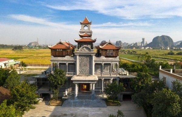 Toà nhà bằng đá lớn nhất Việt Nam: Xây nên từ 3.000 tấn đá trong suốt 14 năm, không hề dùng hồ vữa hay chất keo kết dính