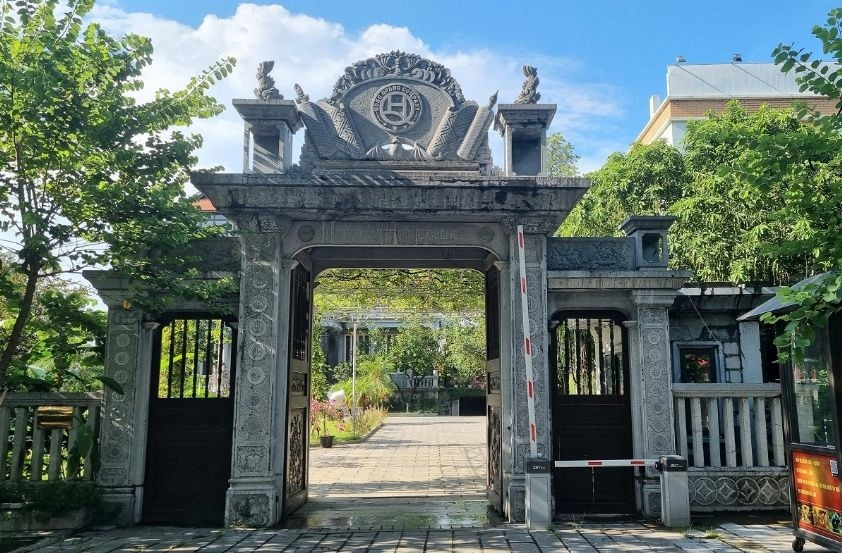 Toà nhà bằng đá lớn nhất Việt Nam: Xây nên từ 3.000 tấn đá trong suốt 14 năm, không hề dùng hồ vữa hay chất keo kết dính