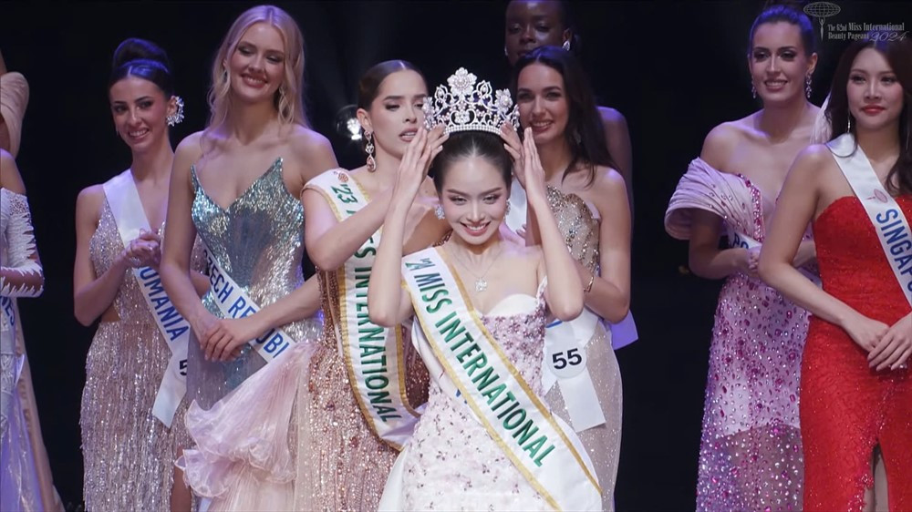 Đại diện Việt Nam chính thức đăng quang Miss International 2024 - ảnh 1