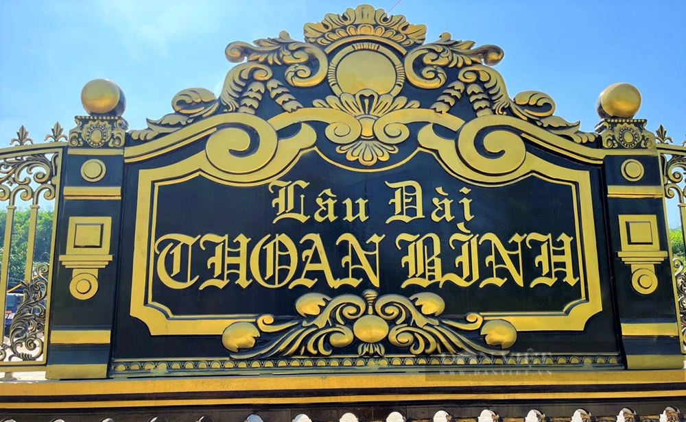 'Lâu đài dát vàng' 70 tỷ đồng của ‘đại gia đồng nát’, phải huy động hàng trăm người để xây dựng, trong vườn trồng ‘cây lạ’ giá tới 500 triệu đồng - ảnh 4