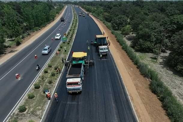 Quốc gia Châu Á lập kỷ lục khi trải nhựa hơn 100km đường cao tốc chỉ trong 100 giờ đồng hồ