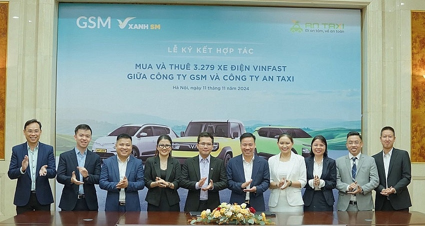 Taxi chạy đua ‘điện hóa’: Gần 7.000 xe điện VinFast được bàn giao trong nửa đầu tháng 11