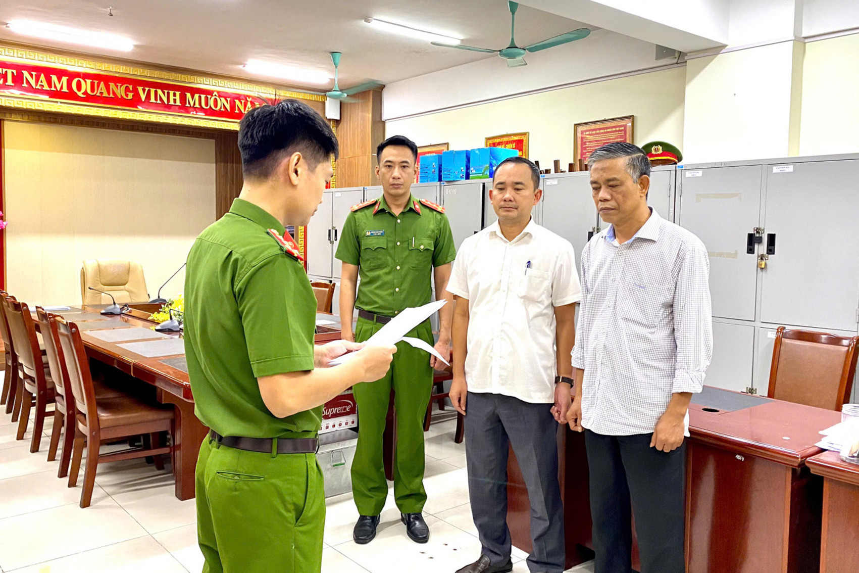 co quan dieu tra tong dat cac quyet dinh to tung doi voi dung va tung.jpg