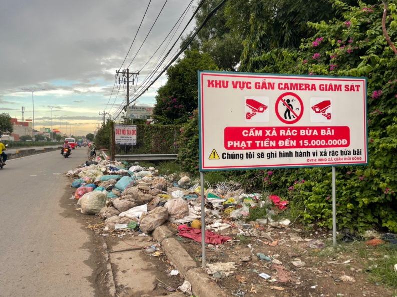 Thứ trưởng Bộ Tài nguyên và Môi trường đề xuất các địa phương giám sát hoạt động vứt rác bằng camera - ảnh 4