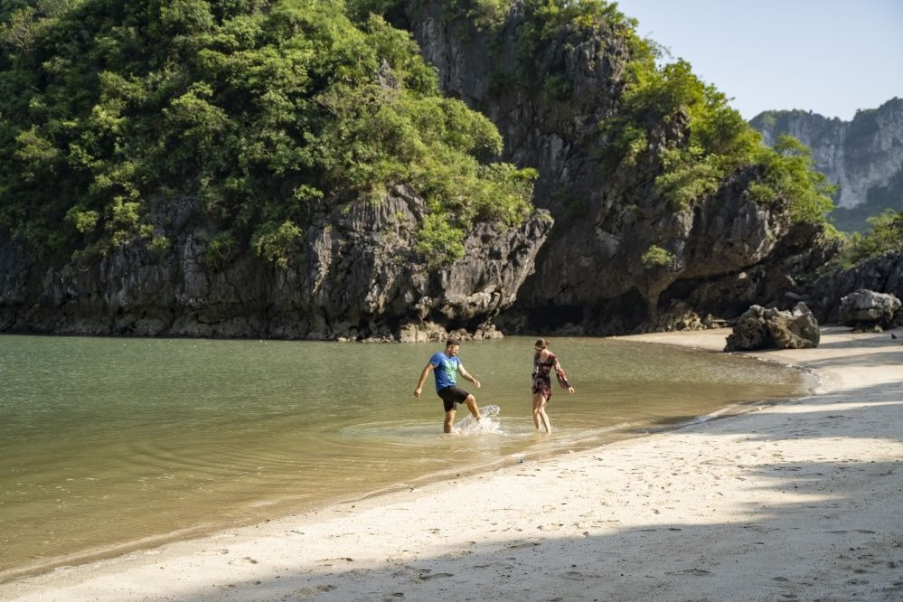 Quảng Ninh sắp đưa vào khai thác 3 bãi tắm độc đáo bậc nhất trên vịnh Hạ Long