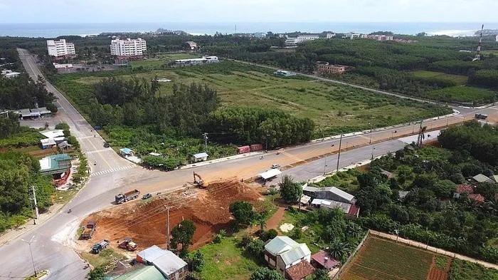 Thông tin mới nhất vụ cưỡng chế ngôi nhà 10 năm ‘nằm chình ình’ giữa tuyến đường vào Khu kinh tế Dung Quất