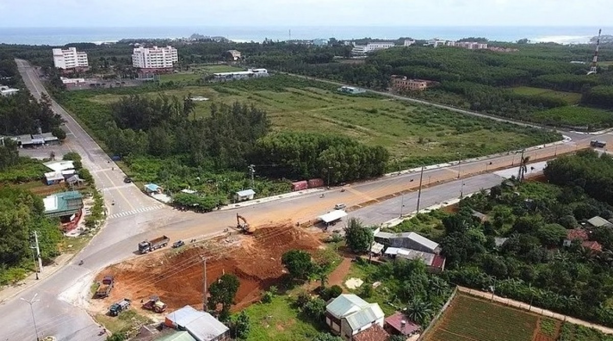 Thông tin mới nhất vụ cưỡng chế ngôi nhà 10 năm ‘nằm chình ình’ giữa tuyến đường vào Khu kinh tế Dung Quất