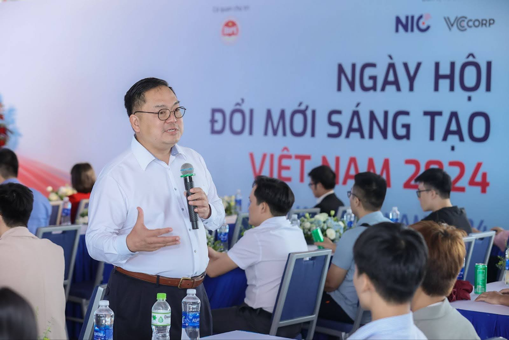 Ông Hoàng Nam Tiến: Sự phát triển của AI có thể khiến chúng ta trở thành ‘tầng lớp vô dụng trong tương lai gần’ - ảnh 2