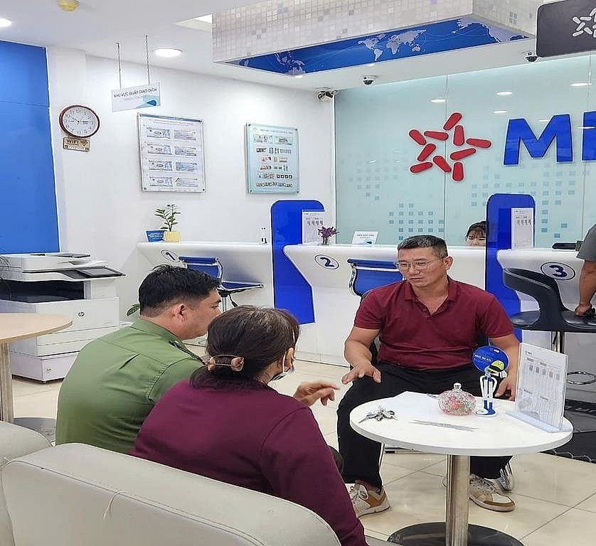 Bà cụ đến MBBank yêu cầu chuyển 100 triệu đồng vào tài khoản nước ngoài, nhân viên ngân hàng thấy dấu hiệu bất thường lập tức báo công an