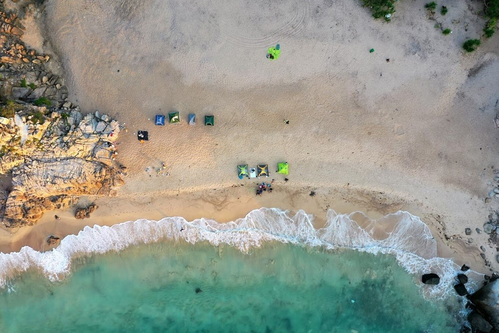 Bãi biển được ví như ‘viên ngọc thô’ của Ninh Thuận, chỉ cách Phan Rang - Tháp Chàm 35km - ảnh 1