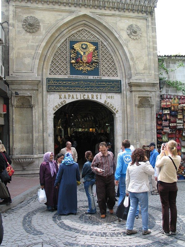 looking-for-the-way-out-entrance-to-the-grand-bazaar-credit-osvaldo-gago.jpg