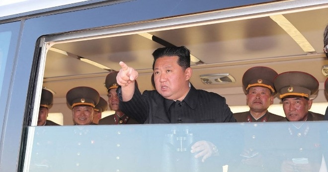 Ông Kim Jong Un cảnh báo nguy cơ 'chiến tranh hạt nhân tàn khốc'