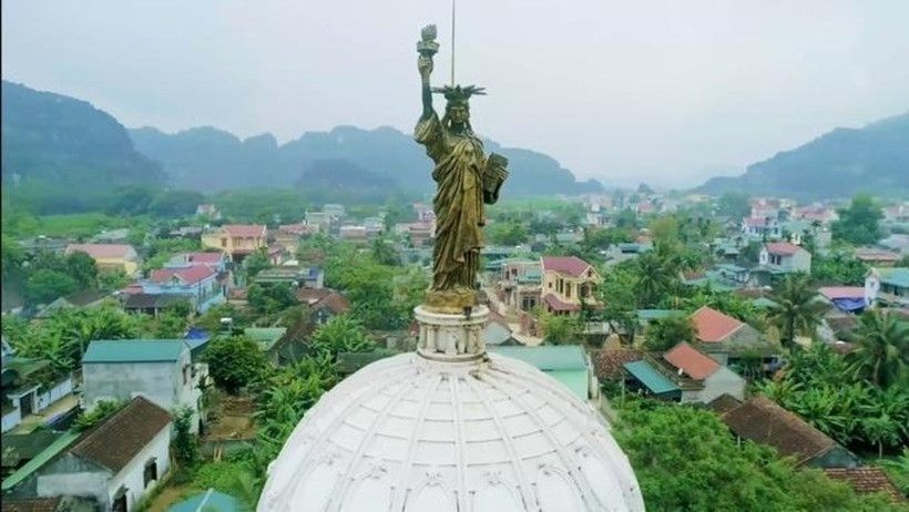 ‘Bạch dinh’ trăm tỷ ở Thanh Hóa khiến báo Tây trầm trồ, ngỡ đang ở Italia vào thế kỷ 17