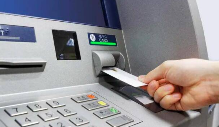 Người phụ nữ rút hơn 1 triệu nhưng ATM ‘nuốt tiền’ không nhả, ngân hàng 5 ngày sau mới giải quyết: Người dân nên làm gì nếu gặp tình huống tương tự? - ảnh 1