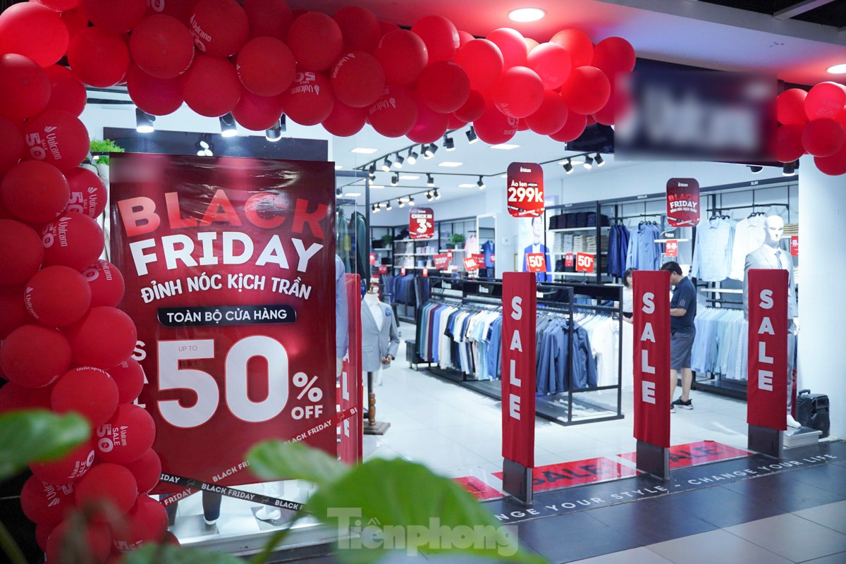 Black Friday đúng đợt rét nhất từ đầu mùa, người Hà Nội đổ xô mua quần áo ảnh 1