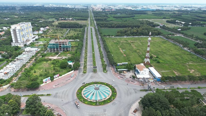 nang-cap-duong-trong-diem-den-san-bay-long-thanh.jpg