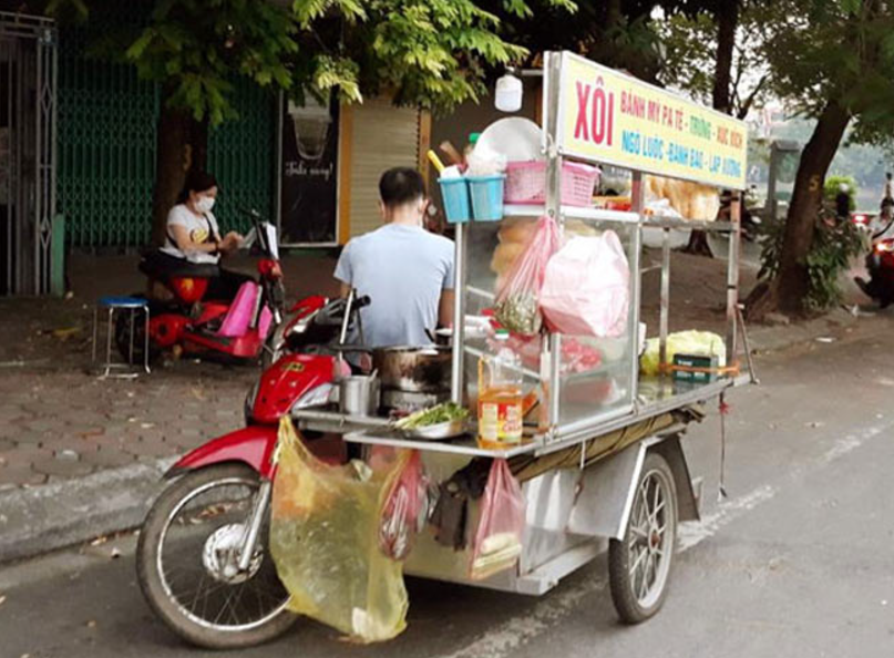 Hà Nội đề xuất triển khai ‘thẻ hành nghề’ quản lý xe ôm, nghiêm cấm bán hàng rong bằng xe máy - ảnh 3