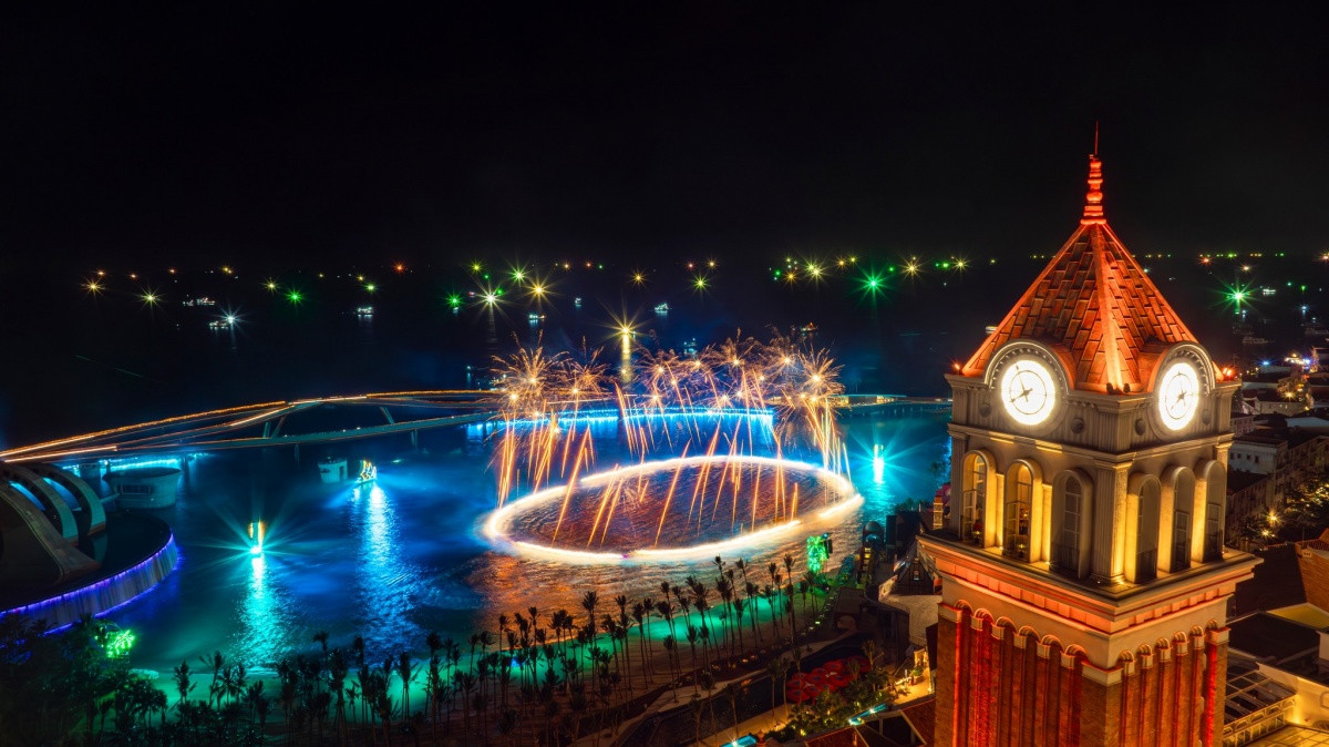 Những khoảnh khắc mãn nhãn trong show Symphony of the sea đang gây sốt Phú Quốc