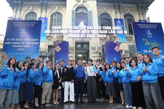 Dàn ‘Anh trai say hi’ gây sốt với loạt hoạt động trước thềm concert 3, 4: Thăm Lăng Bác, gặp gỡ với Trung ương Đoàn, tòa soạn Báo Nhân Dân - ảnh 3