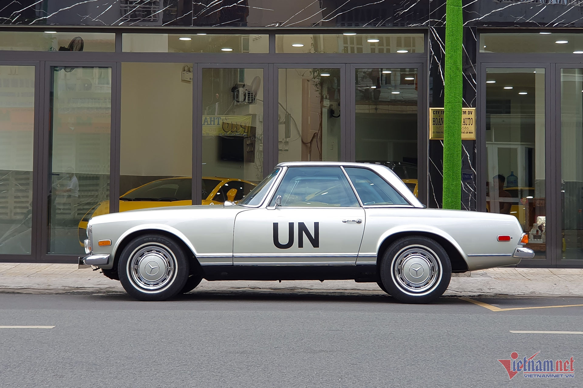 W-Mercedes Benz 280 SL Vietnamnet 1.jpg