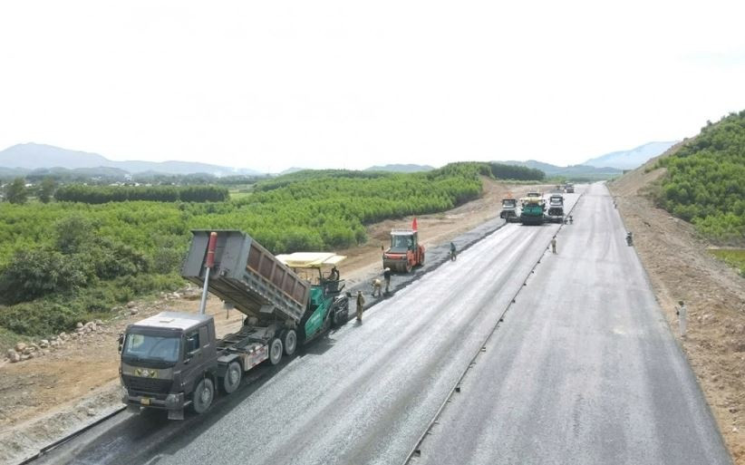 Tăng cường '3 ca, 4 kíp' để đưa cao tốc Bắc - Nam về đích vào năm 2025