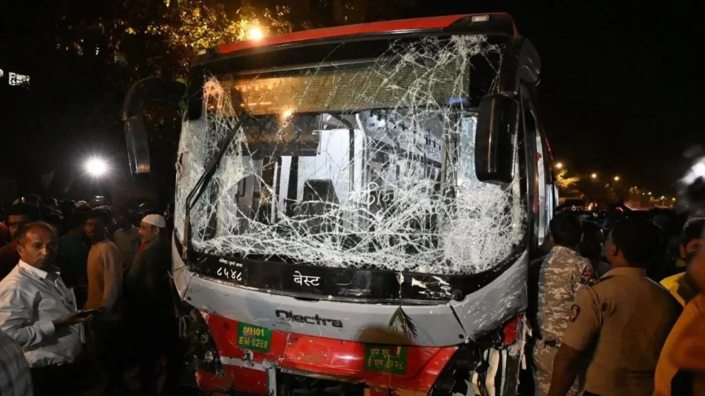 'Xe điên' lao thẳng vào người đi bộ và hàng chục phương tiện trên đường khiến ít nhất 50 người thương vong: Tuyến đường bị phong tỏa tạm thời, khẩn cấp đưa các nạn nhân đến bệnh viện - ảnh 3