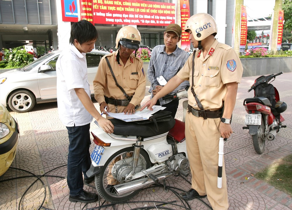 Cảnh sát giao thông có phải nộp lại tiền phạt khi tuần tra xong? - ảnh 2