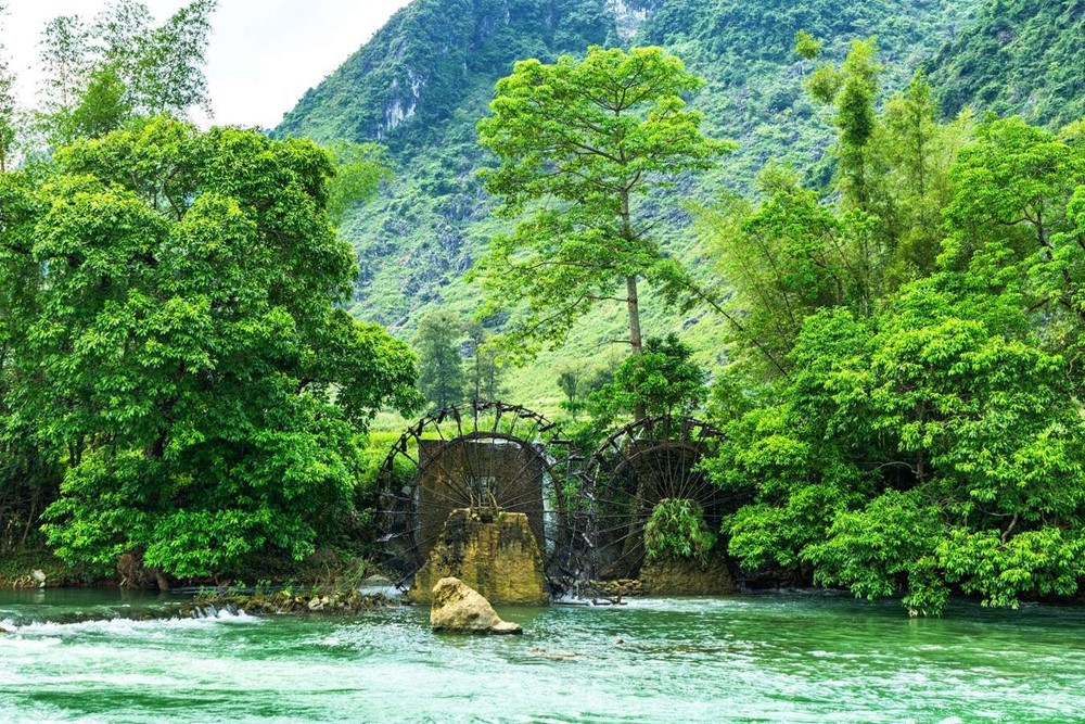 Dòng sông dài gần 90km chạy quanh vùng biên viễn, cung cấp nước cho ‘dòng thác đẹp bậc nhất thế giới’ của Việt Nam - ảnh 4