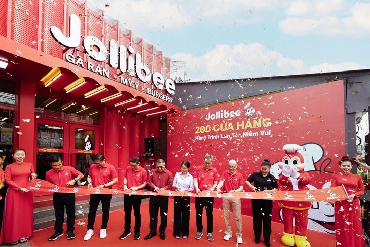 Hãng gà rán quốc dân Jollibee cán mốc 200 cửa hàng tại Việt Nam