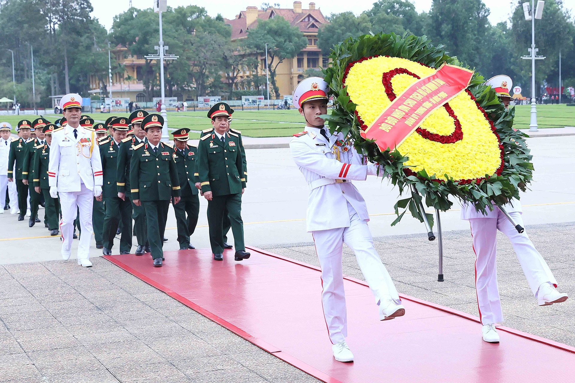 vna_potal_quan_uy_trung_uong_bo_quoc_phong_to_chuc_le_bao_cong_va_vao_lang_vieng_chu_tich_ho_chi_minh_7756127.jpg