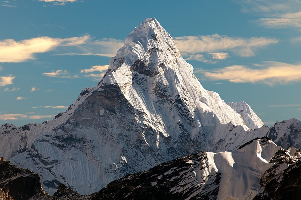 Ngọn núi cao gần 7.000m được mệnh danh là ‘Nữ hoàng của dãy Himalaya', nằm ngay gần đỉnh núi huyền thoại Everest - ảnh 1