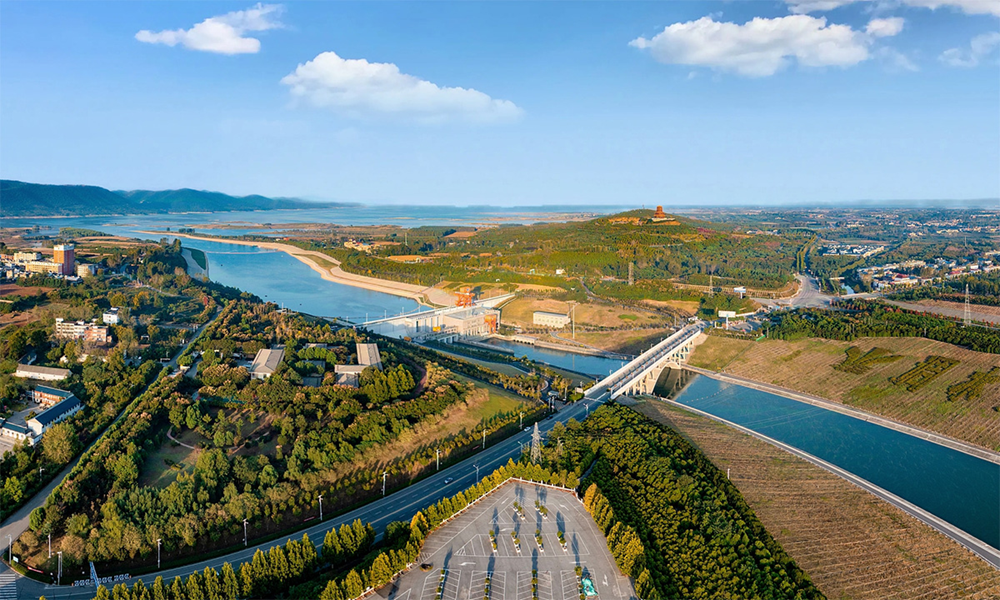 Siêu kênh đào quy mô hàng nghìn km lớn bậc nhất thế giới: Hồi sinh những con sông khô hạn hàng thập kỷ, đã đem 77 tỷ m3 nước 'tưới mát' cho hơn 185 triệu dân - ảnh 1