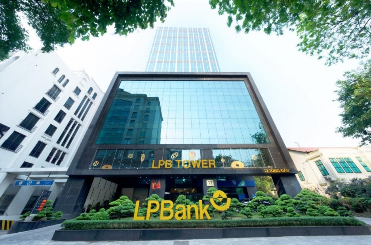 LPBank được chấp thuận phát hành 430 triệu cổ phiếu trả cổ tức, LPB tăng mạnh