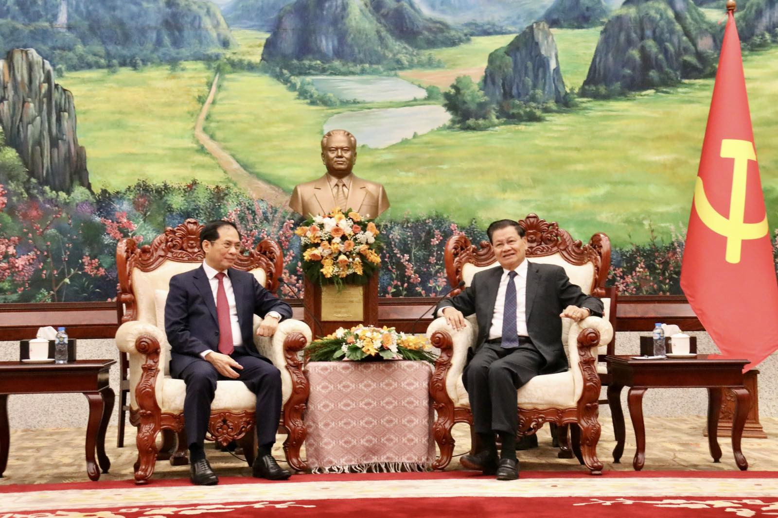 PTTg BTNG hội kiến TBT CTN Lào.jpg