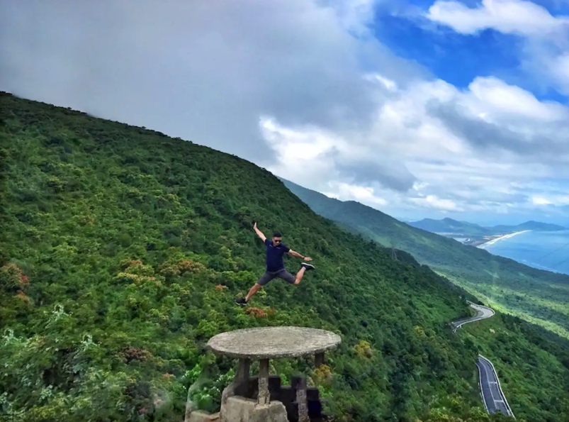 Việt Nam có 1 ‘cung đường trong mây’ đẹp nhất thế giới do báo Anh bình chọn: Tuyệt phẩm tựa núi giáp biển dài gần 21km, đâm xuyên ‘thiên hạ đệ nhất hùng quan’ nổi tiếng - ảnh 5