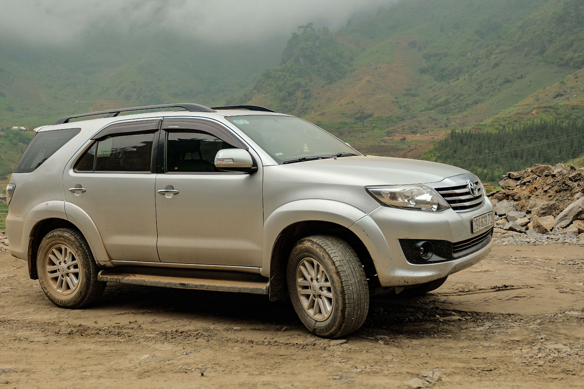 Toyota Fortuner 2012 Vietnamnet (6).jpg