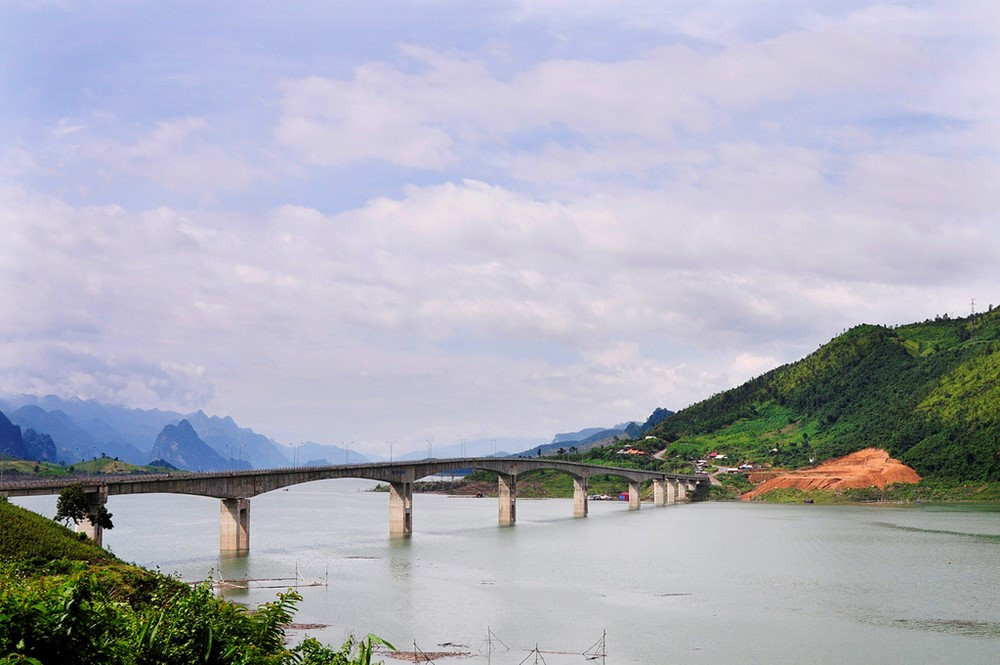 Siêu cầu ‘huyết mạch’ vùng Tây Bắc từng giữ danh xưng trụ cầu cao nhất Đông Nam Á: Công trình ‘Made in Vietnam’ hoàn toàn, là kết quả của hàng trăm công nhân làm việc suốt 3 năm - ảnh 4