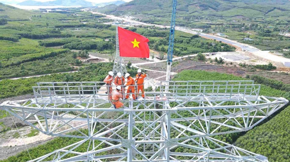 Trúng loạt gói thầu trọng điểm với tổng giá trị hơn 2.300 tỷ đồng, cổ phiếu ông lớn ngành điện được kỳ vọng bứt phá