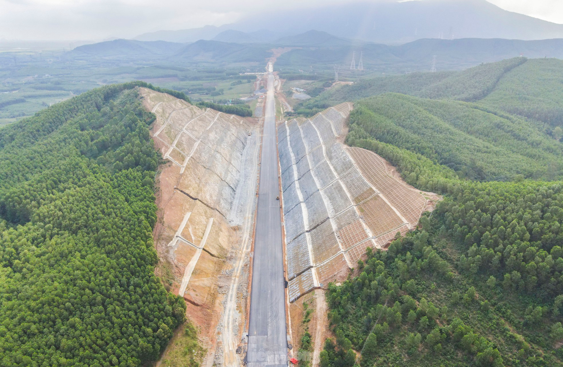 Hình hài tuyến cao tốc hơn 100km qua Hà Tĩnh sắp hoàn thành ảnh 2