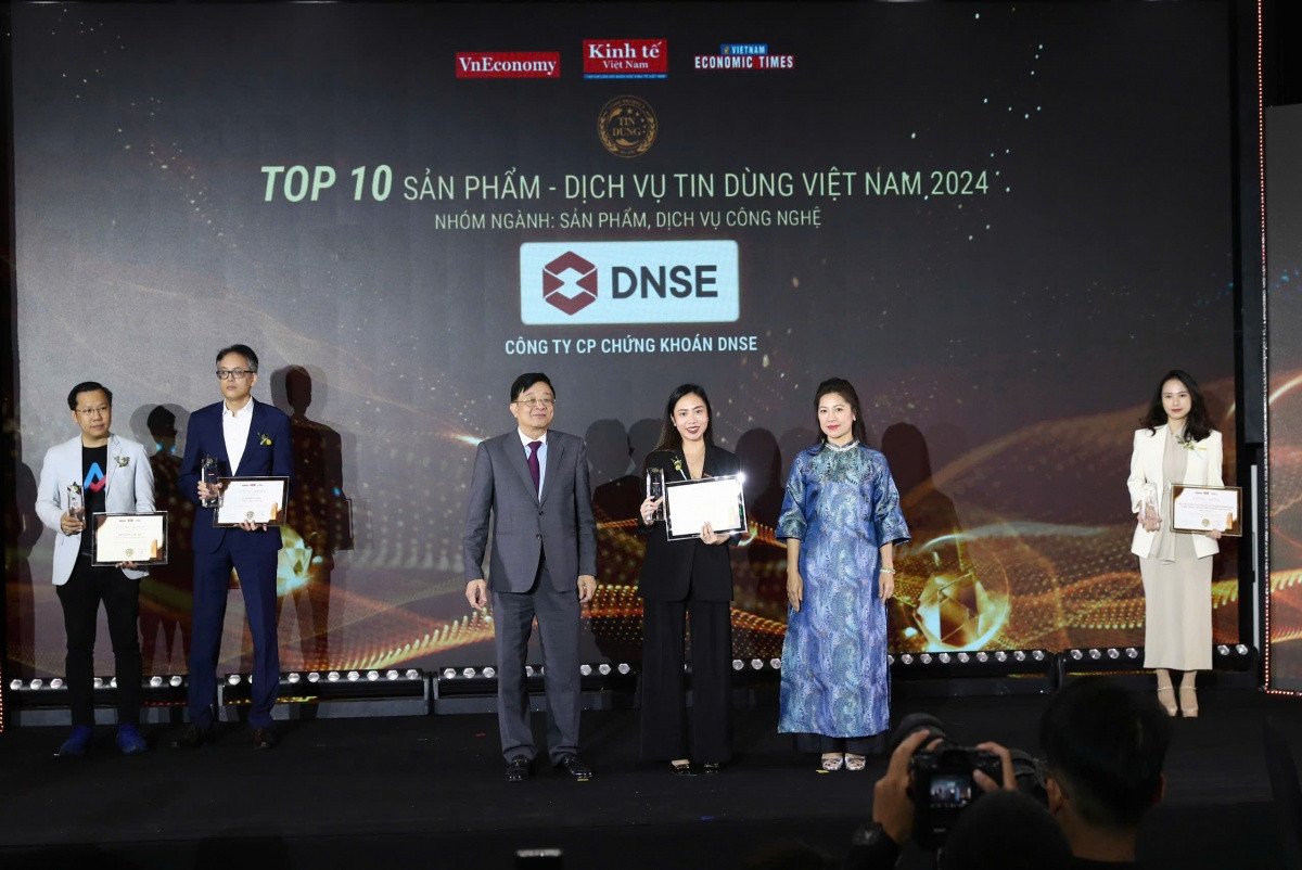 DNSE tiếp tục được vinh danh Top 10 sản phẩm - dịch vụ công nghệ Tin dùng